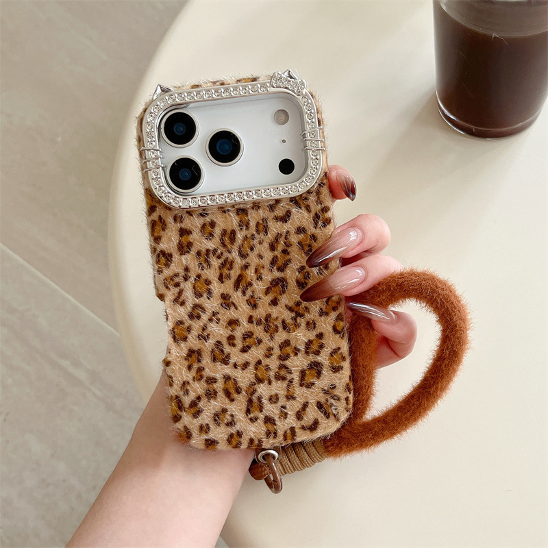 حافظة هاتف فاخرة مرصعة بالألما - مراجعة Phone Cases 13 وسعره