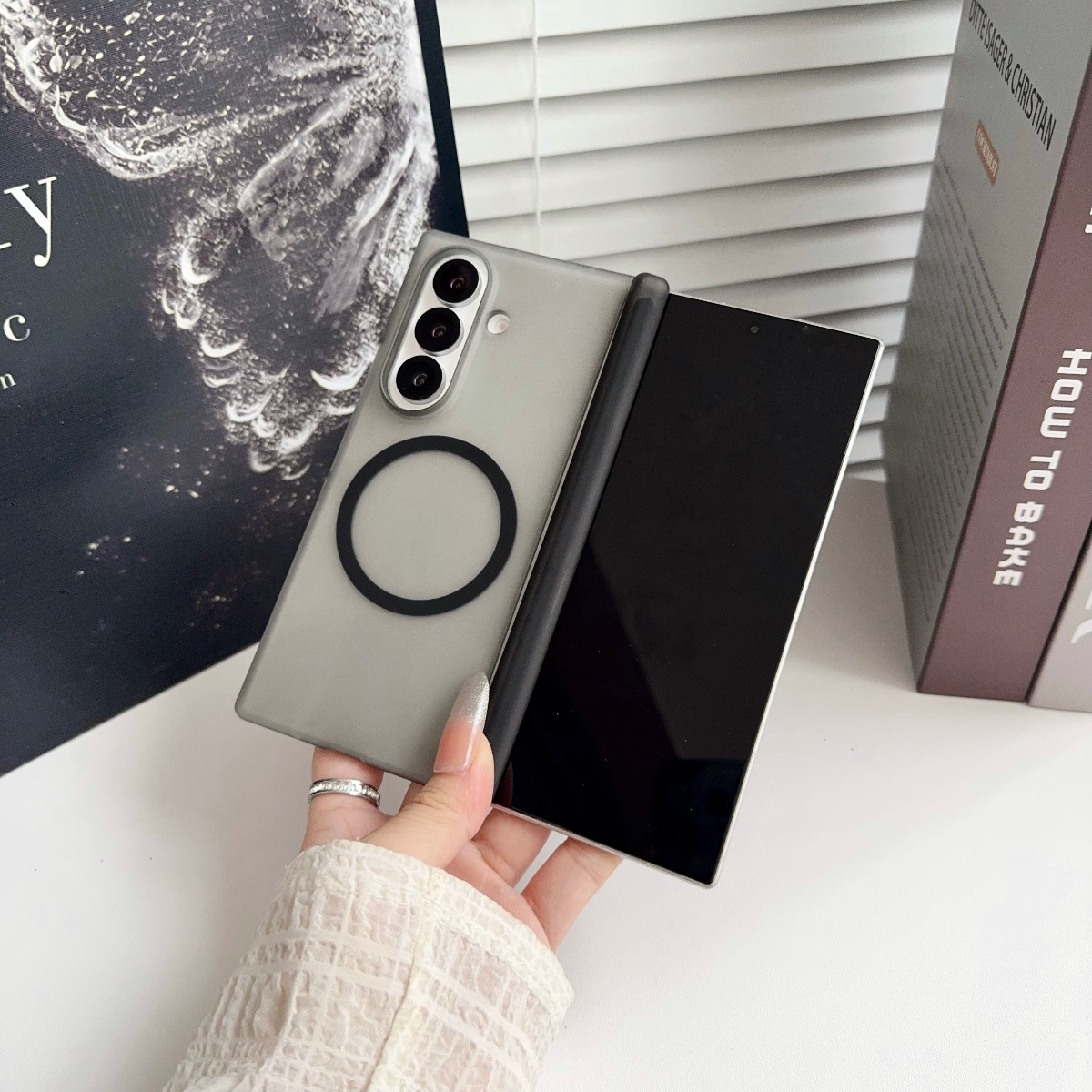 غطاء هاتف مغناطيسي شفاف مصقول  - مراجعة Matte Frosted Case وسعره